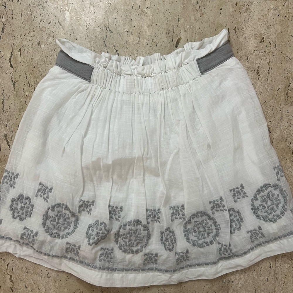 Hollister White and Gray Embroidered Cotton Skirt Size Small - Picture 2 of 5